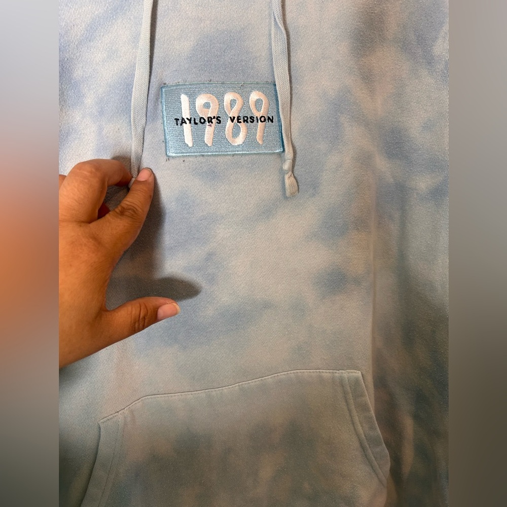 Taylor swift 1989 blue tie dye hoodie - Picture 3 of 6